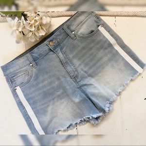 Tinseltown Jean Shorts Lt Wash Raw Hem Cutoffs 31
